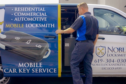 mobile car locksmith