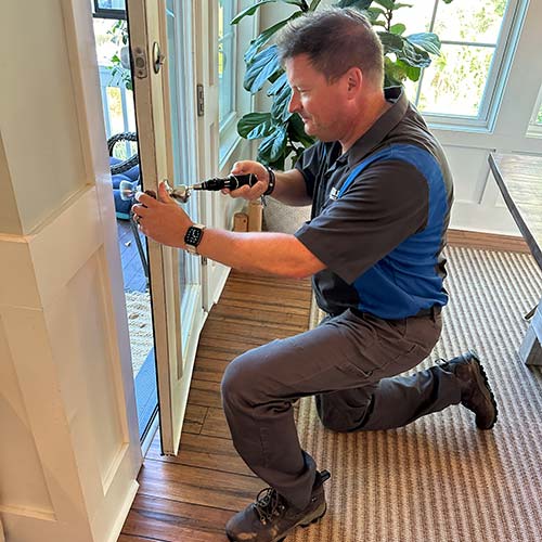 Charleston, SC Residential Locksmith Installing a doorknob